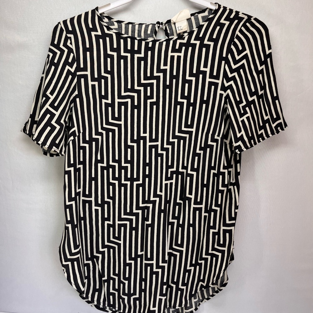H&M Black and White Geometric Short Sleeve Blouse
